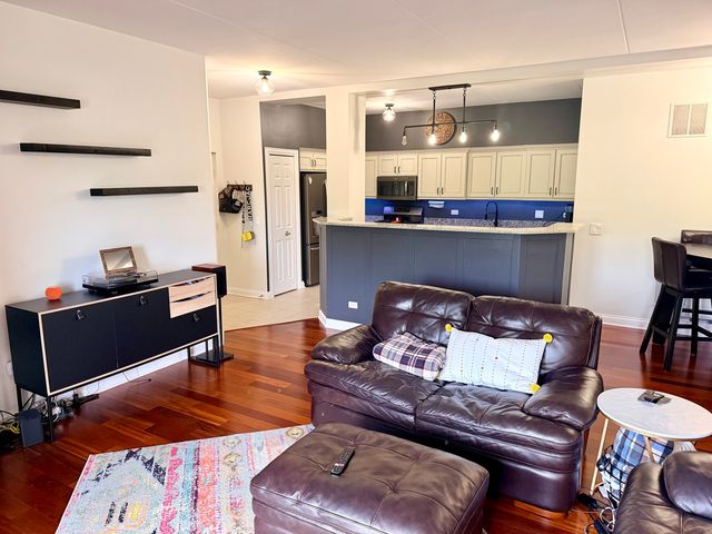9730 Koch Court 2F, Orland Park, IL 60467