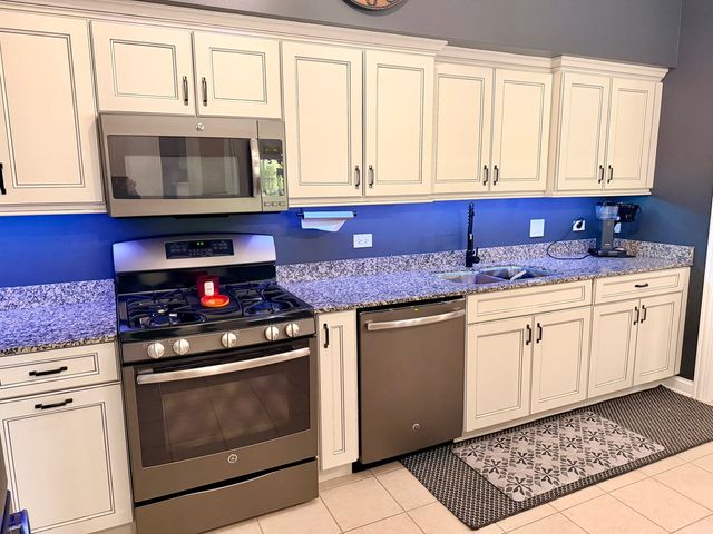 9730 Koch Court 2F, Orland Park, IL 60467