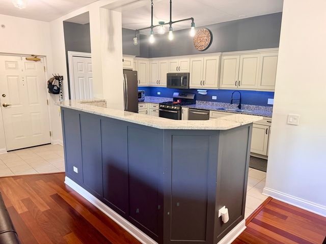9730 Koch Court 2F, Orland Park, IL 60467