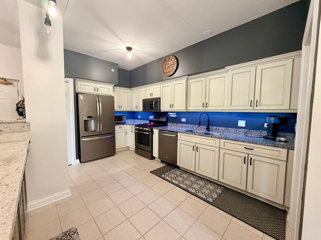 9730 Koch Court 2F, Orland Park, IL 60467