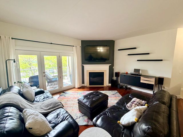 9730 Koch Court 2F, Orland Park, IL 60467