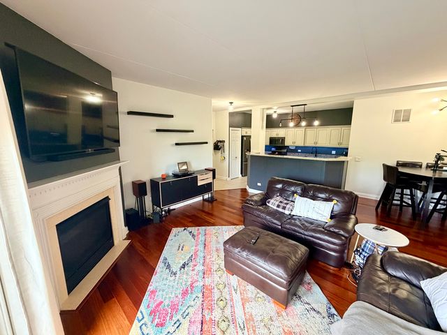 9730 Koch Court 2F, Orland Park, IL 60467