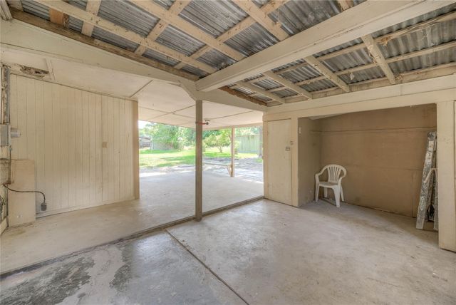 305 Oak Ridge Drive, Onalaska, TX 77360