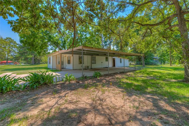 305 Oak Ridge Drive, Onalaska, TX 77360