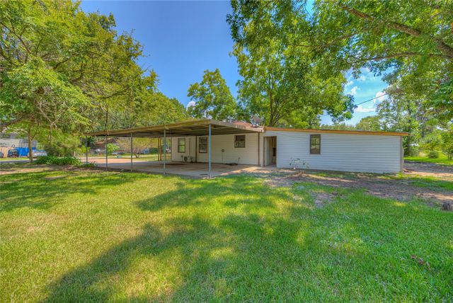 305 Oak Ridge Drive, Onalaska, TX 77360
