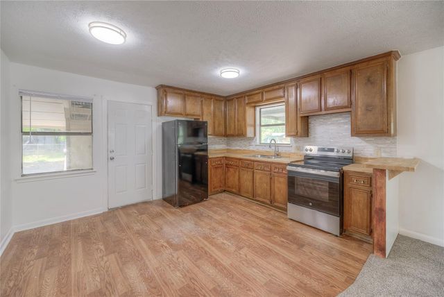 305 Oak Ridge Drive, Onalaska, TX 77360