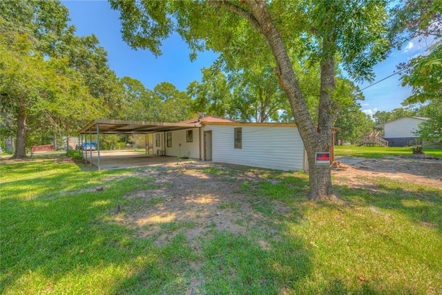 305 Oak Ridge Drive, Onalaska, TX 77360