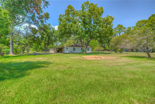 305 Oak Ridge Drive, Onalaska, TX 77360