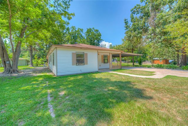 305 Oak Ridge Drive, Onalaska, TX 77360