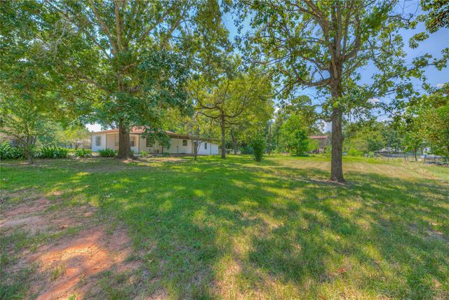 305 Oak Ridge Drive, Onalaska, TX 77360
