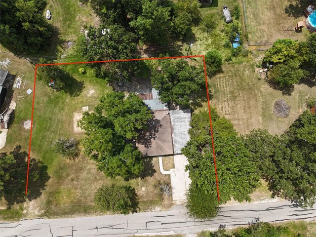 305 Oak Ridge Drive, Onalaska, TX 77360