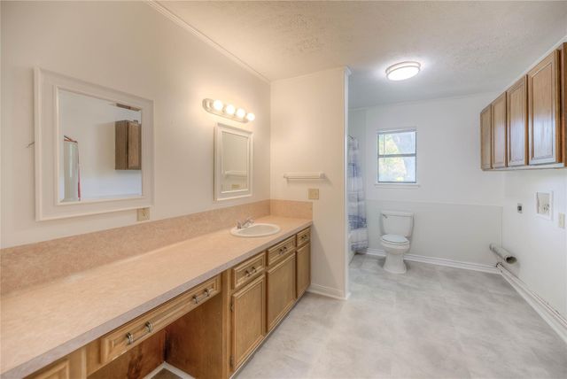 305 Oak Ridge Drive, Onalaska, TX 77360