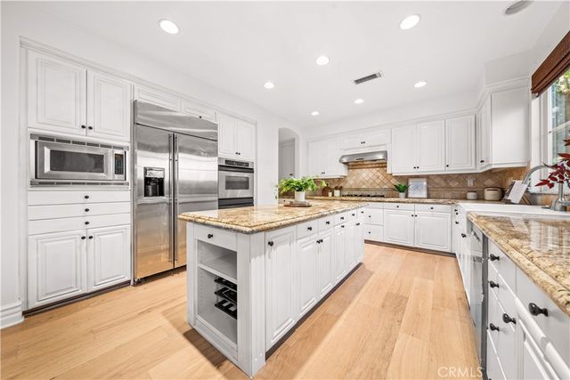 33 Modesto, Irvine, CA 92602