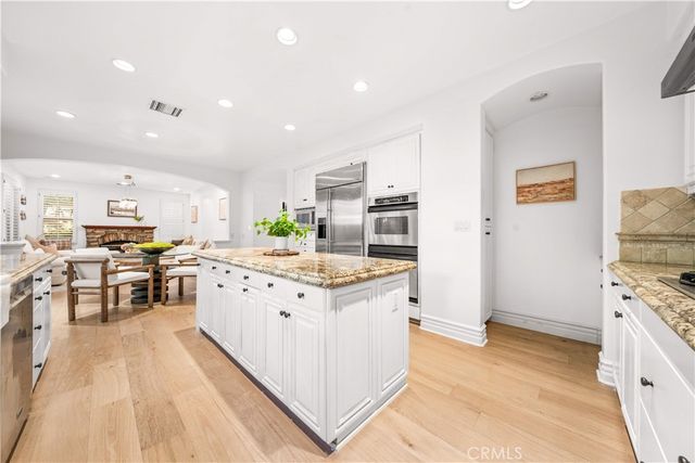 33 Modesto, Irvine, CA 92602