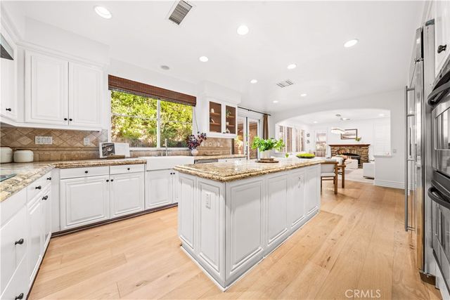 33 Modesto, Irvine, CA 92602