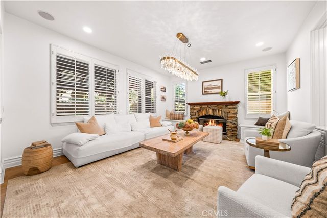 33 Modesto, Irvine, CA 92602