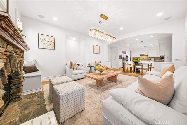 33 Modesto, Irvine, CA 92602