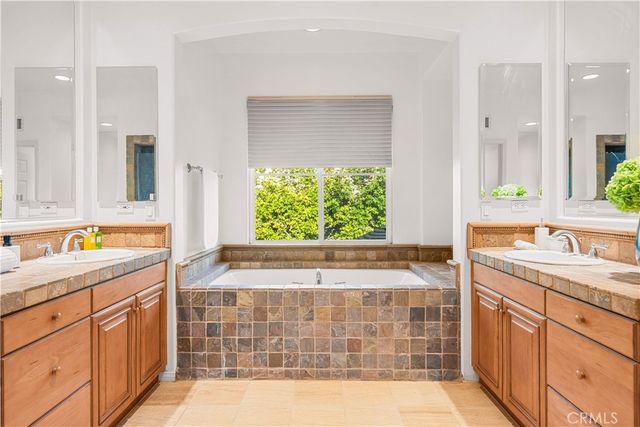 33 Modesto, Irvine, CA 92602