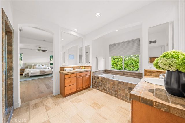 33 Modesto, Irvine, CA 92602