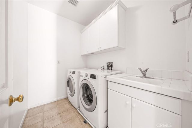 33 Modesto, Irvine, CA 92602