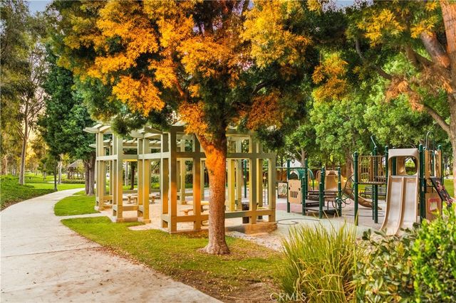 33 Modesto, Irvine, CA 92602