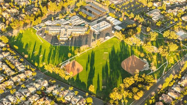 33 Modesto, Irvine, CA 92602