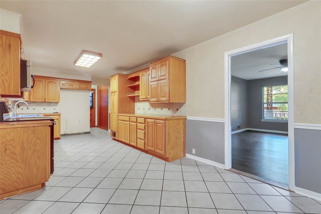 1118 W Mcgee Street, Sherman, TX 75092