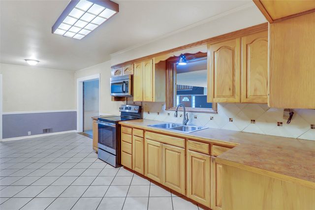 1118 W Mcgee Street, Sherman, TX 75092