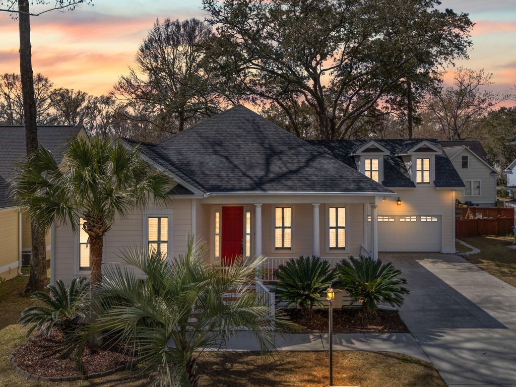 Image 1 of property listing at 721 Hunt Club Run, Charleston, SC 29414