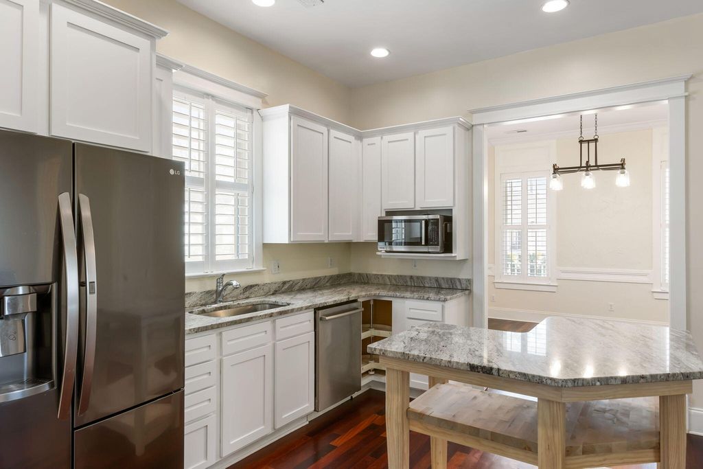 Image 10 of property listing at 721 Hunt Club Run, Charleston, SC 29414