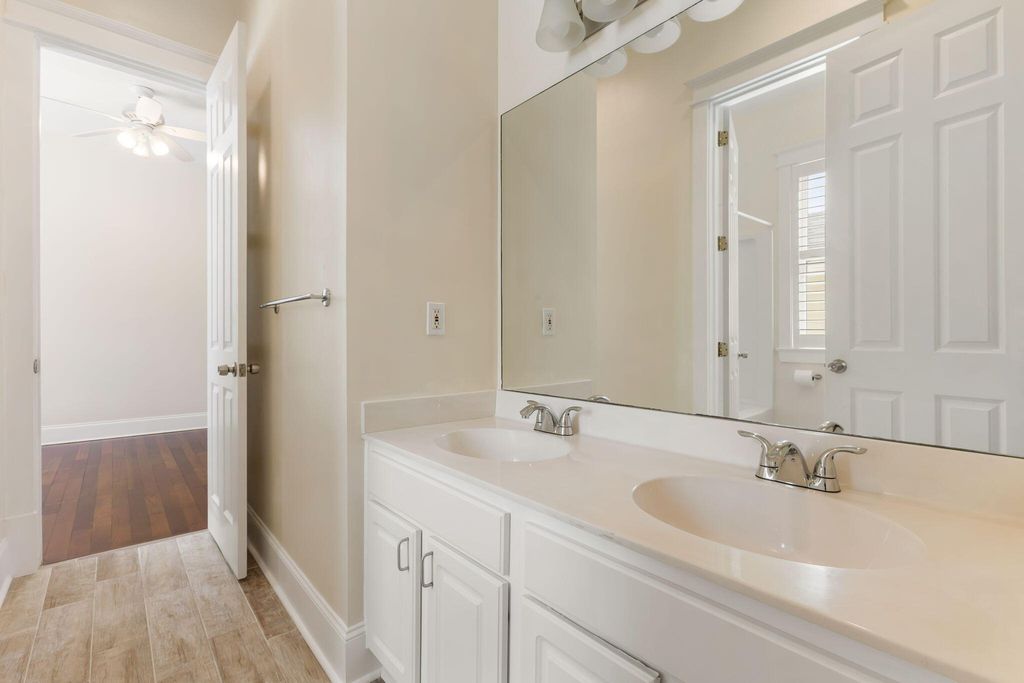 Image 19 of property listing at 721 Hunt Club Run, Charleston, SC 29414