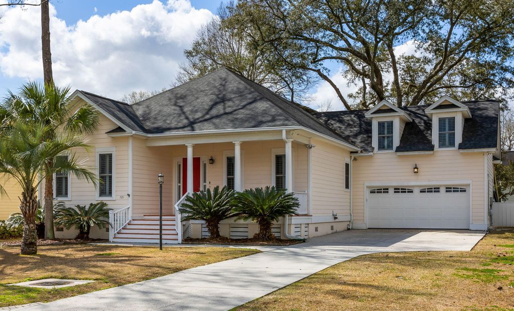 Image 5 of property listing at 721 Hunt Club Run, Charleston, SC 29414