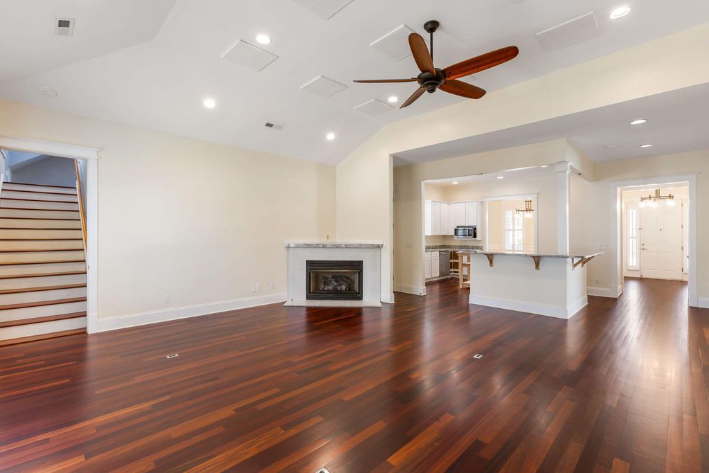 Image 6 of property listing at 721 Hunt Club Run, Charleston, SC 29414