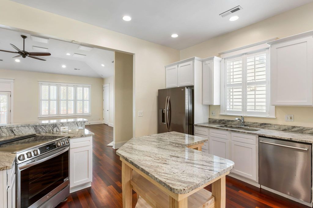 Image 9 of property listing at 721 Hunt Club Run, Charleston, SC 29414