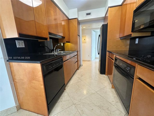 18671 COLLINS AV 2304, Sunny Isles Beach, FL 33160