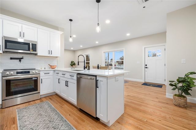 2907 Post Road 7, Warwick, RI 02886