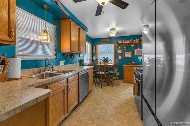 8701 Glengary Street, Dearborn Heights, MI 48127