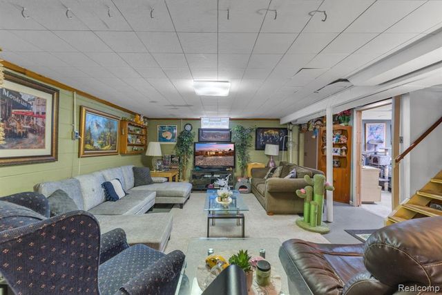 8701 Glengary Street, Dearborn Heights, MI 48127