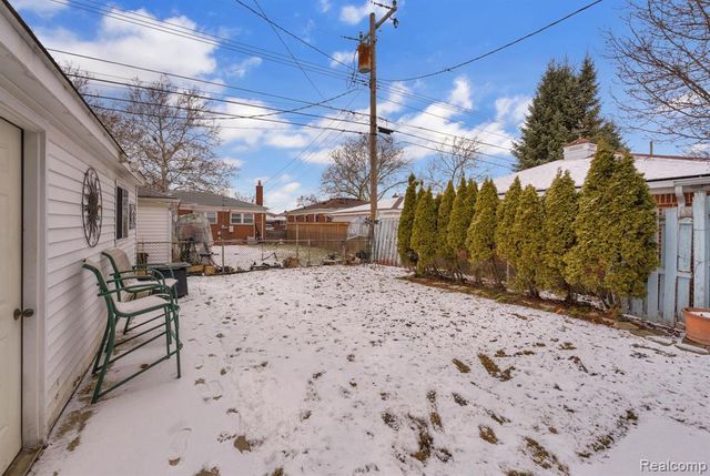 8701 Glengary Street, Dearborn Heights, MI 48127