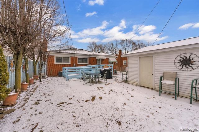 8701 Glengary Street, Dearborn Heights, MI 48127