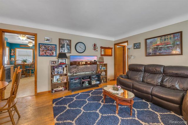 8701 Glengary Street, Dearborn Heights, MI 48127