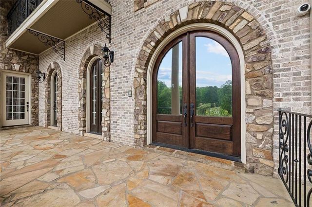 11140 W. Road, Roswell, GA 30075