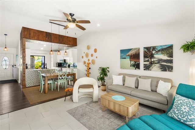 1056 E Lakes Dr, Deerfield Beach, FL 33064