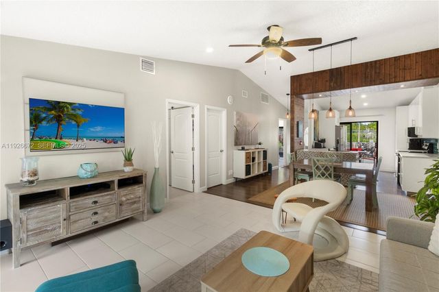 1056 E Lakes Dr, Deerfield Beach, FL 33064