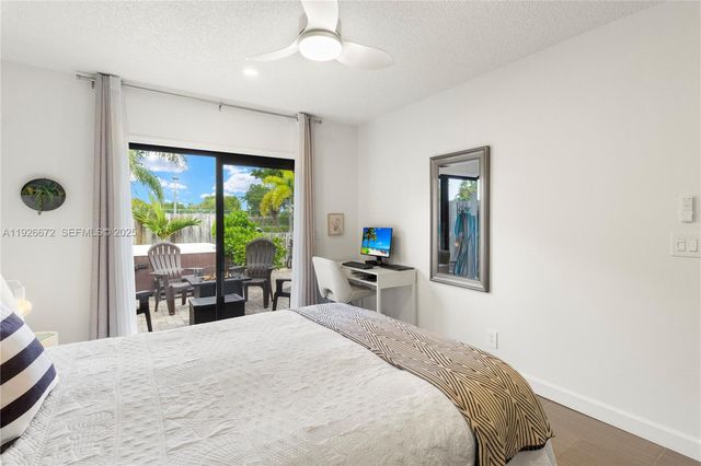 1056 E Lakes Dr, Deerfield Beach, FL 33064