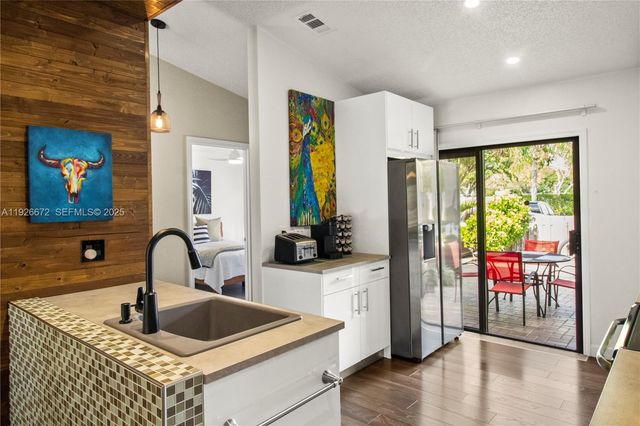 1056 E Lakes Dr, Deerfield Beach, FL 33064