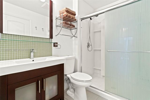 1056 E Lakes Dr, Deerfield Beach, FL 33064