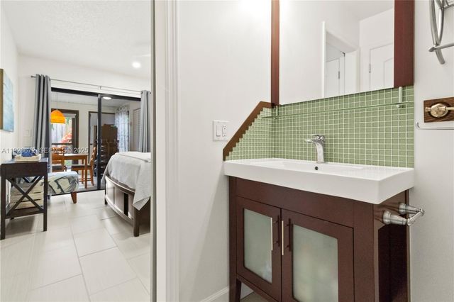 1056 E Lakes Dr, Deerfield Beach, FL 33064