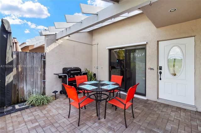 1056 E Lakes Dr, Deerfield Beach, FL 33064