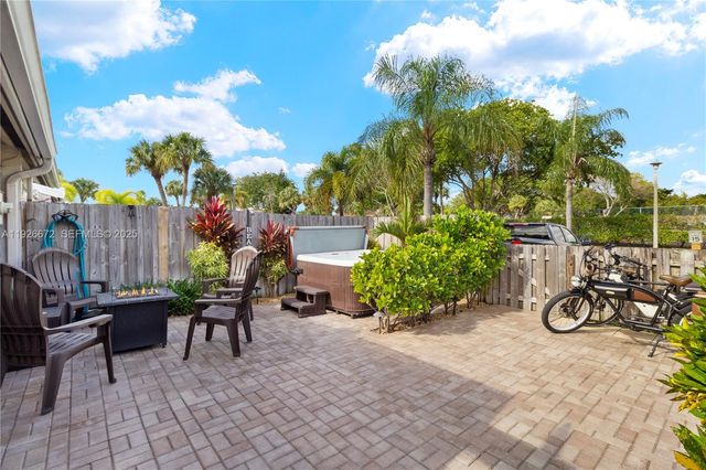 1056 E Lakes Dr, Deerfield Beach, FL 33064